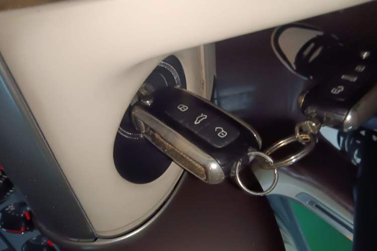Used Volkswagen Phaeton 2012 3.6L Deluxe Custom Edition Interior 1