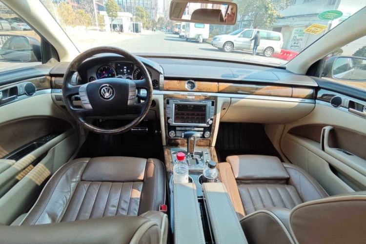 Used Volkswagen Phaeton 2012 3.6L Deluxe Custom Edition Interior 2
