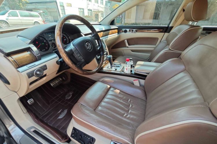 Used Volkswagen Phaeton 2012 3.6L Deluxe Custom Edition Interior 7