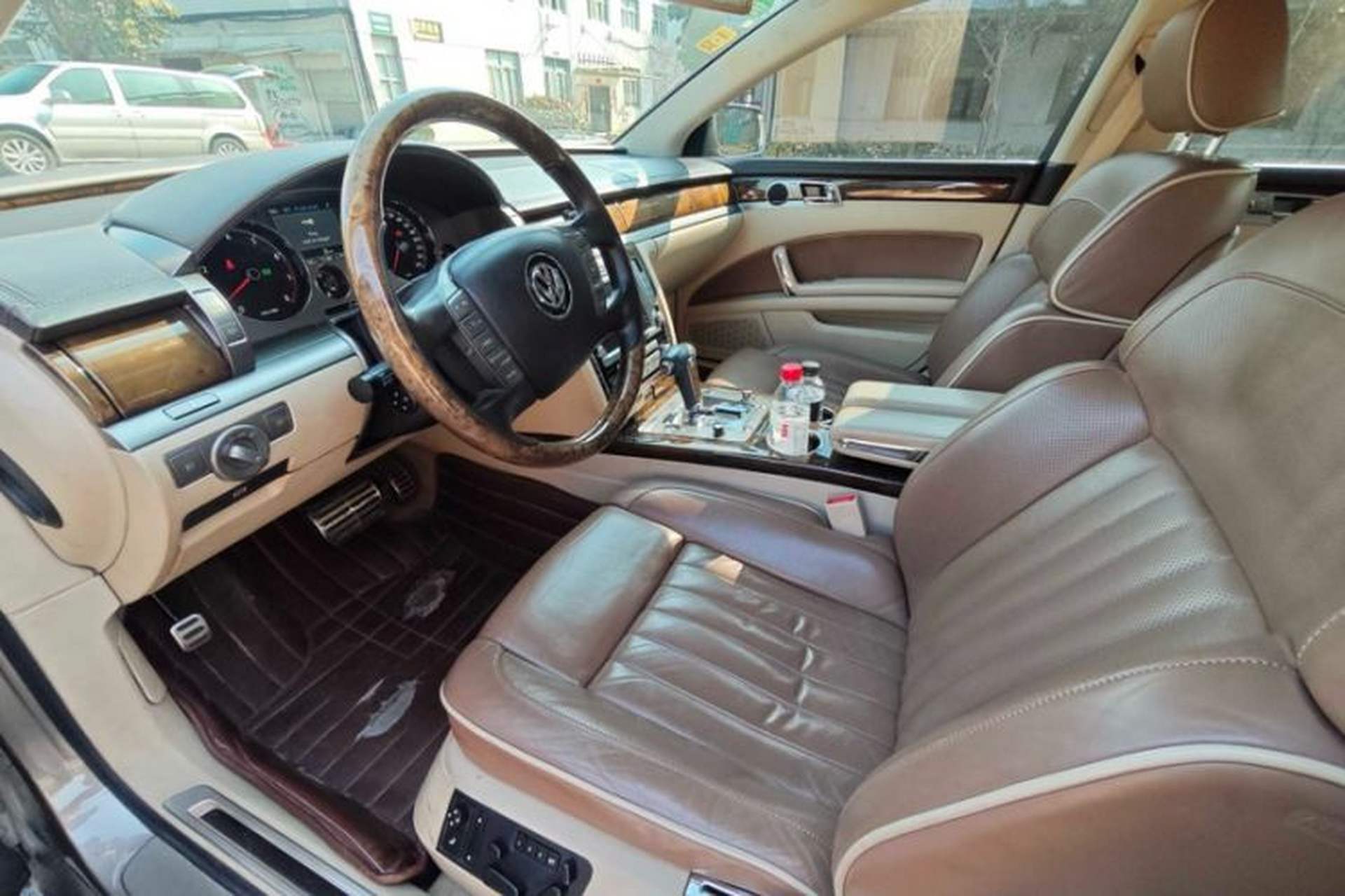 Used Volkswagen Phaeton 2012 3.6L Deluxe Custom Edition Interior 7