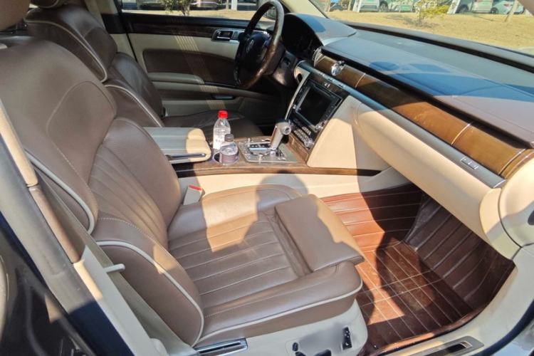 Used Volkswagen Phaeton 2012 3.6L Deluxe Custom Edition Interior 9