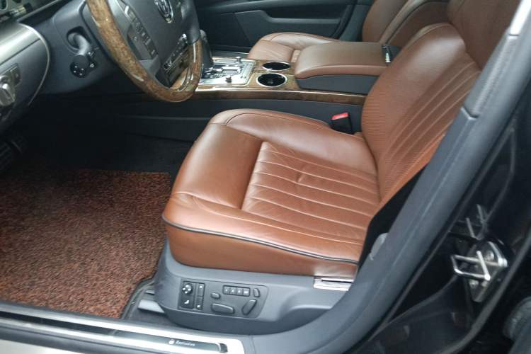 Used Volkswagen Phaeton 2012 3.0L Elite Custom Edition Left Front Seat