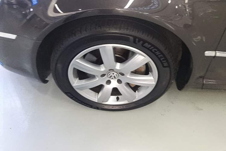 Used Volkswagen Phaeton 2012 3.0L Executive Version Left Front Wheel Hub