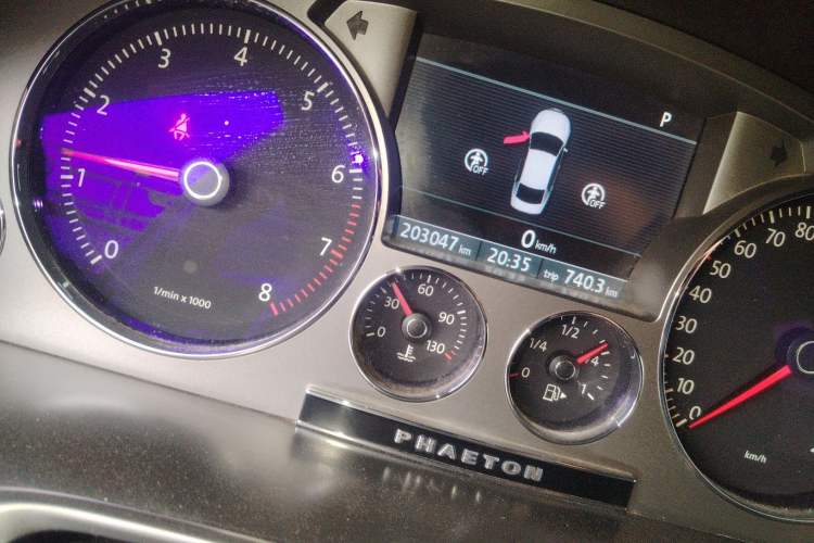 Used Volkswagen Phaeton 2012 3.0L Executive Version Odometer Close Up
