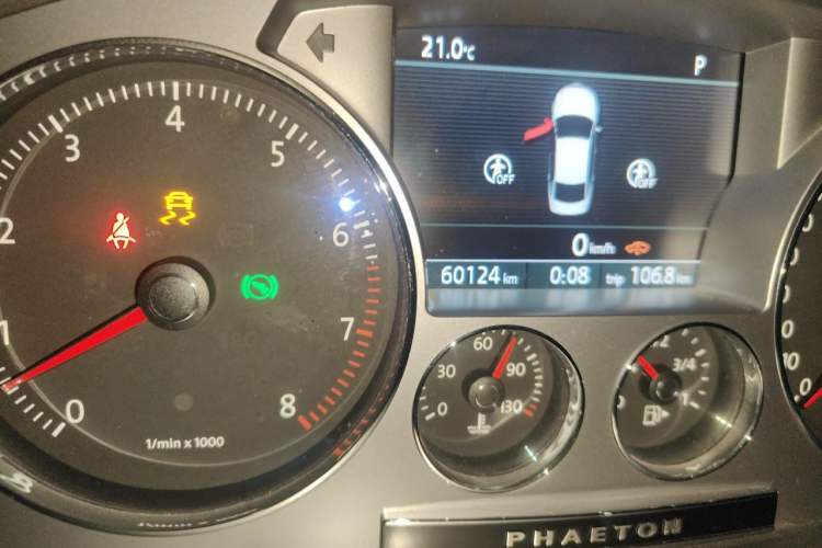 Used Volkswagen Phaeton 2012 3.0L Business Edition Odometer Close Up