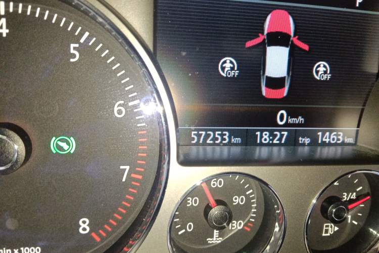 Used Volkswagen Phaeton 2012 3.0L Elite Custom Edition Odometer Close Up