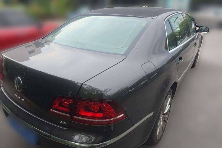 Used Volkswagen Phaeton 2012 3.6L Deluxe Custom Edition Rear Right 45 Deg