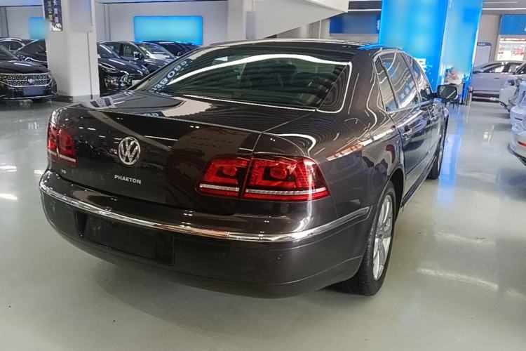 Used Volkswagen Phaeton 2012 3.0L Executive Version Rear Right 45 Deg