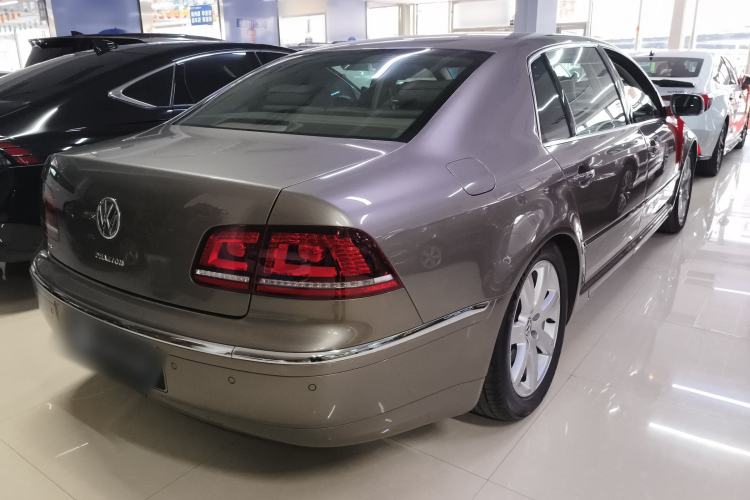 Used Volkswagen Phaeton 2012 3.0L Executive Version Rear Right 45 Deg