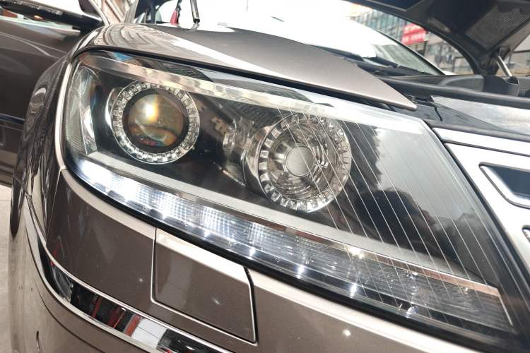 Used Volkswagen Phaeton 2012 3.0L Business Edition Right Front Headlight