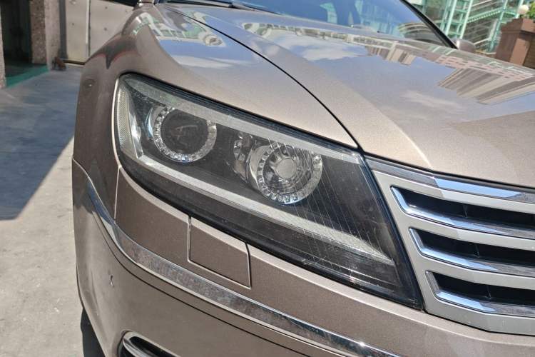 Used Volkswagen Phaeton 2012 3.6L Deluxe Custom Edition Right Front Headlight