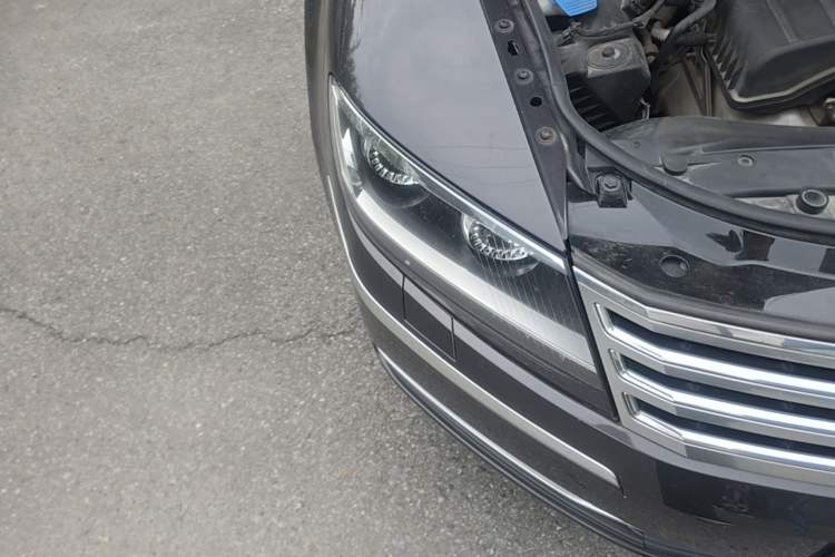 Used Volkswagen Phaeton 2012 3.6L Deluxe Custom Edition Right Front Headlight
