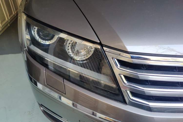 Used Volkswagen Phaeton 2012 3.0L Business Edition Right Front Headlight