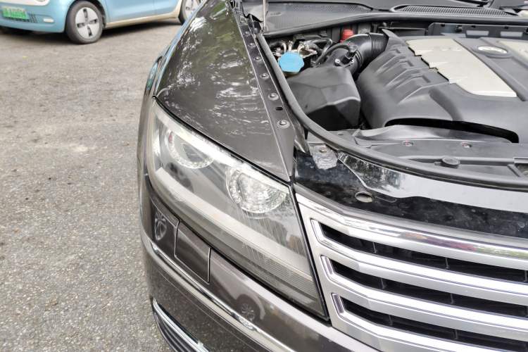 Used Volkswagen Phaeton 2012 3.0TDI Elite Custom Edition Right Front Headlight