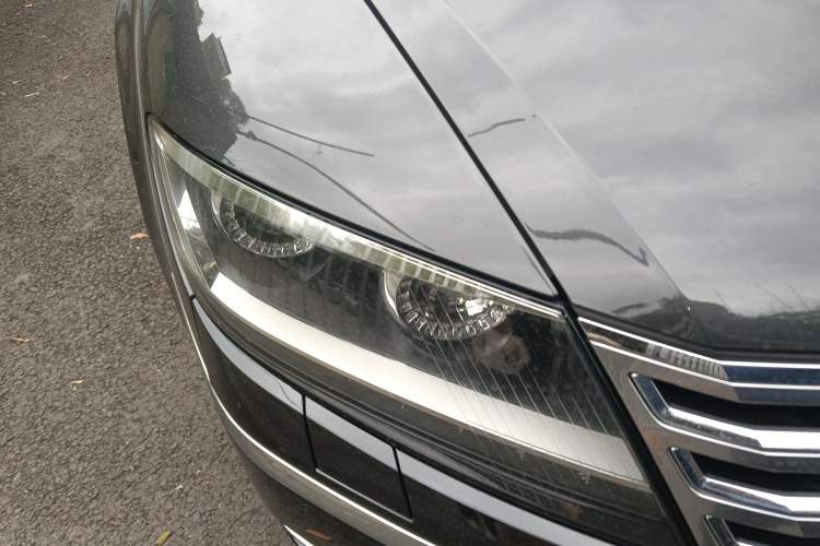 Used Volkswagen Phaeton 2012 3.0L Elite Custom Edition Right Front Headlight