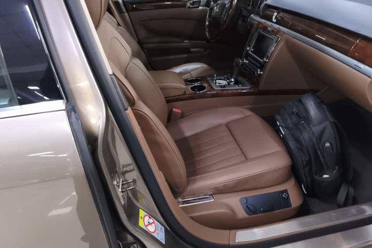 Used Volkswagen Phaeton 2012 3.0L Executive Version Right Front Seat