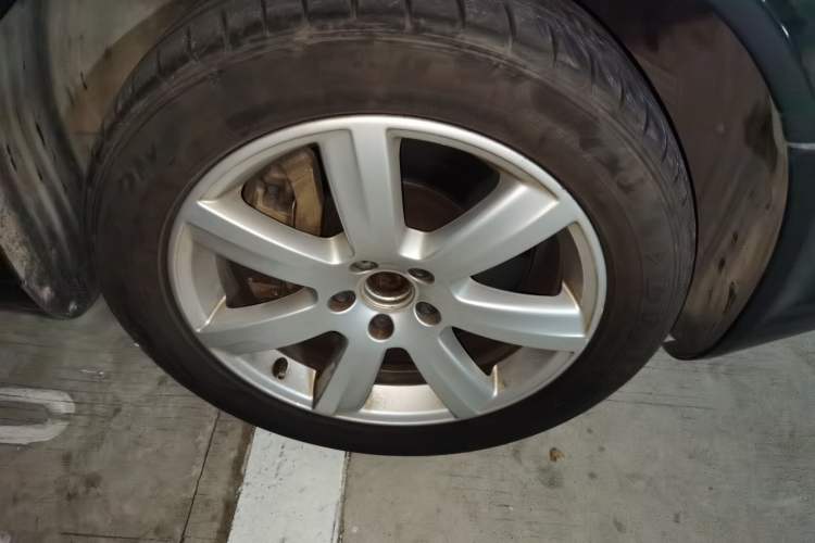 Used Volkswagen Phaeton 2012 3.0TDI Executive Version Right Front Wheel Hub