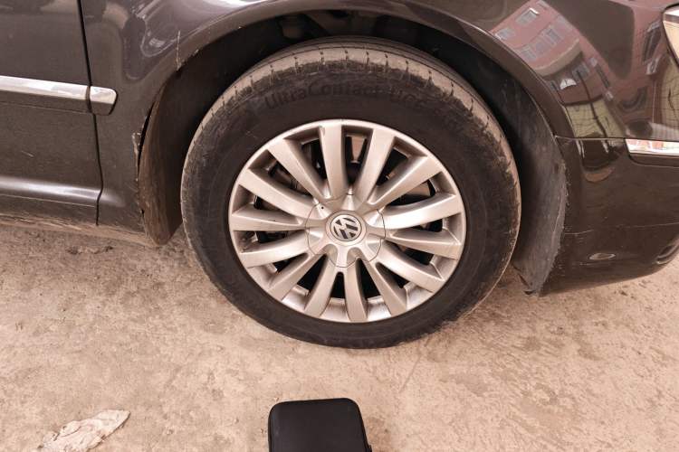 Used Volkswagen Phaeton 2012 3.0L Business Edition Right Front Wheel Hub