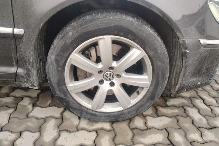 Used Volkswagen Phaeton 2012 3.0L Executive Version Right Front Wheel Hub