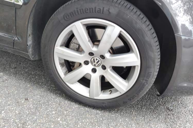 Used Volkswagen Phaeton 2012 3.0TDI Elite Custom Edition Right Front Wheel Hub