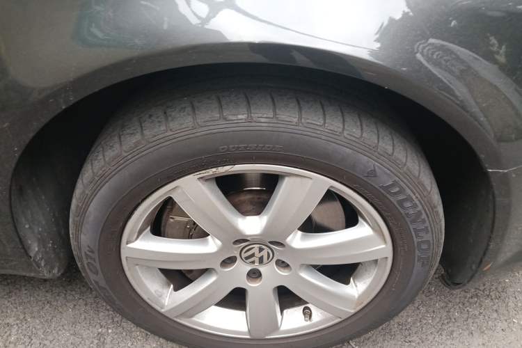 Used Volkswagen Phaeton 2012 3.0L Elite Custom Edition Right Front Wheel Hub