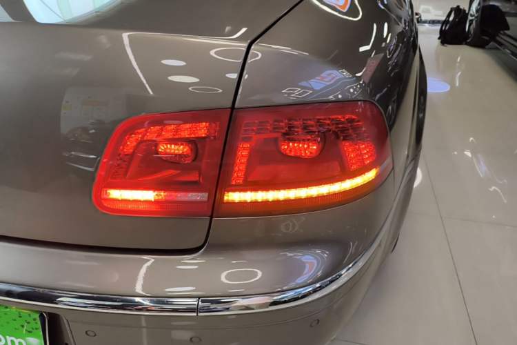 Used Volkswagen Phaeton 2012 3.0L Executive Version Right Rear Taillight