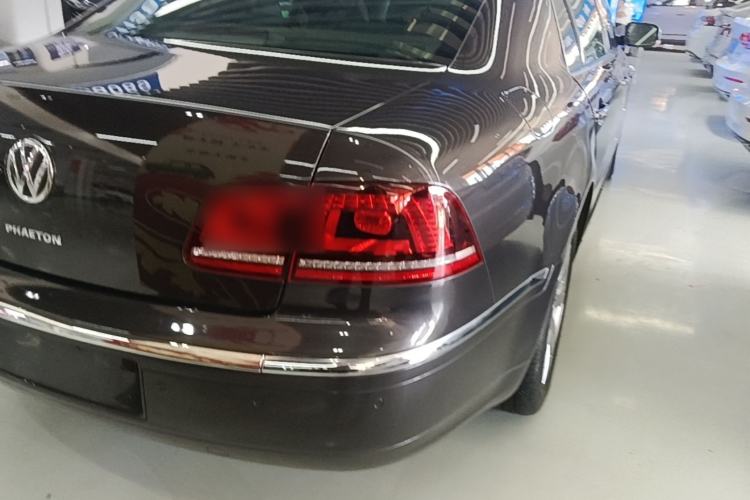 Used Volkswagen Phaeton 2012 3.0L Executive Version Right Rear Taillight