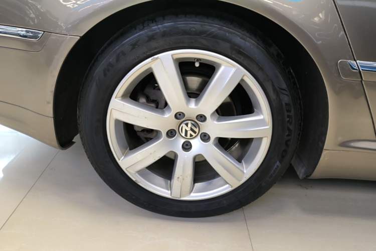 Used Volkswagen Phaeton 2012 3.0L Executive Version Right Rear Wheel Hub
