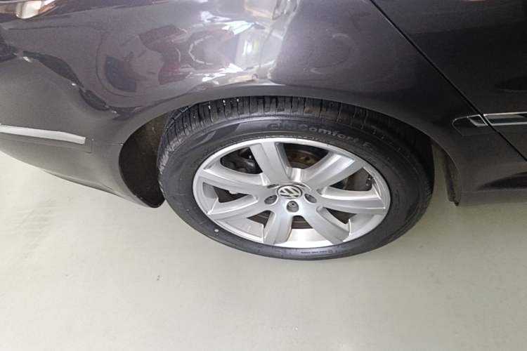 Used Volkswagen Phaeton 2012 3.0L Executive Version Right Rear Wheel Hub