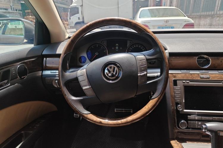 Used Volkswagen Phaeton 2012 3.6L Deluxe Custom Edition Steering Wheel