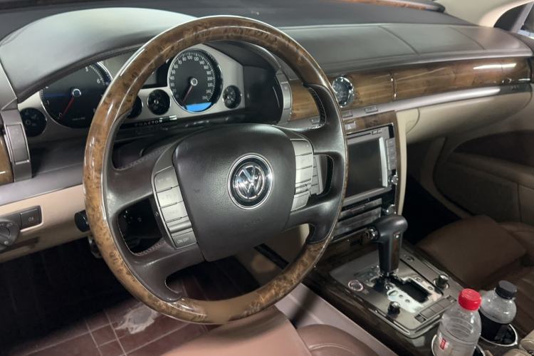 Used Volkswagen Phaeton 2012 3.6L Deluxe Custom Edition Steering Wheel