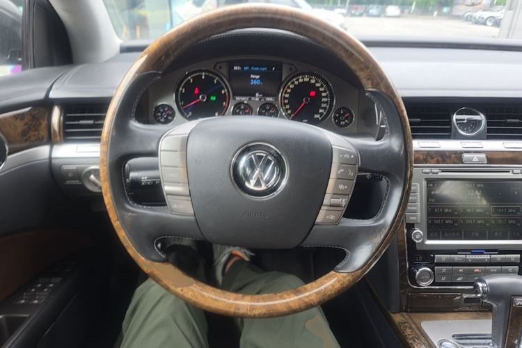 Used Volkswagen Phaeton 2012 3.6L Deluxe Custom Edition Steering Wheel