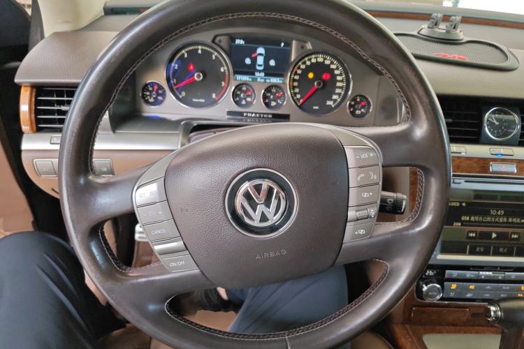 Used Volkswagen Phaeton 2012 3.0L Business Edition Steering Wheel