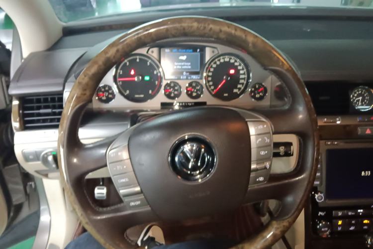 Used Volkswagen Phaeton 2012 3.6L Deluxe Custom Edition Steering Wheel