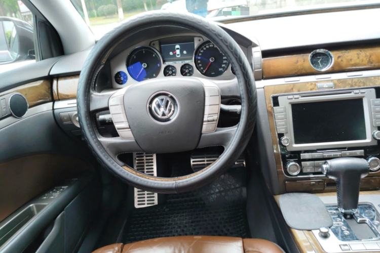 Used Volkswagen Phaeton 2012 3.0TDI Elite Custom Edition Steering Wheel