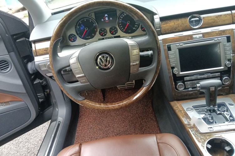 Used Volkswagen Phaeton 2012 3.0L Elite Custom Edition Steering Wheel