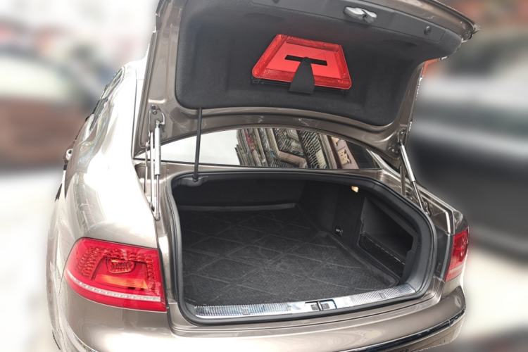 Used Volkswagen Phaeton 2012 3.0L Business Edition Trunk
