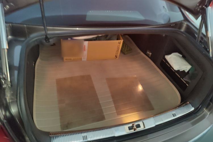 Used Volkswagen Phaeton 2012 3.0L Business Edition Trunk