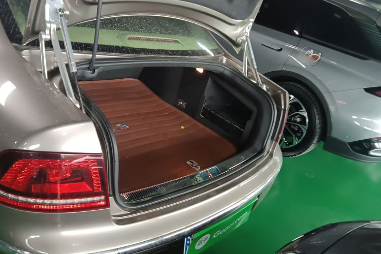 Used Volkswagen Phaeton 2012 3.6L Deluxe Custom Edition Trunk