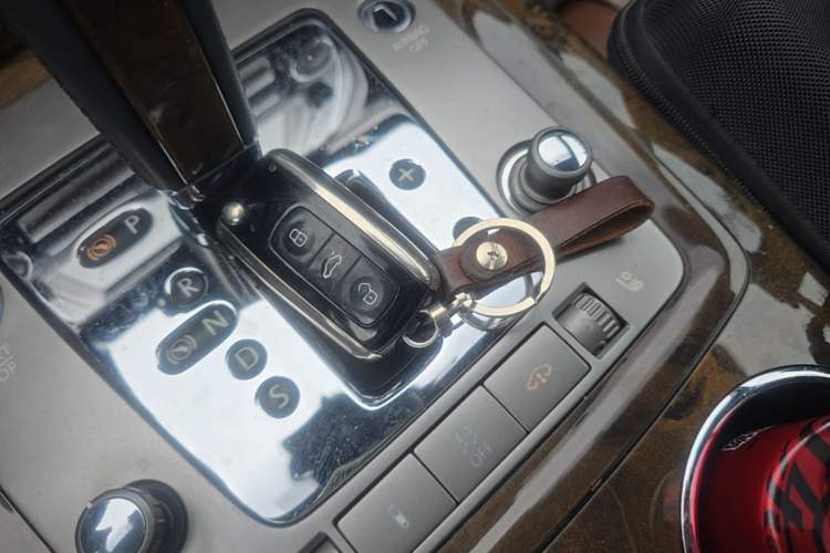 Used Volkswagen Phaeton 2012 3.6L Deluxe Custom Edition Vehicle Key