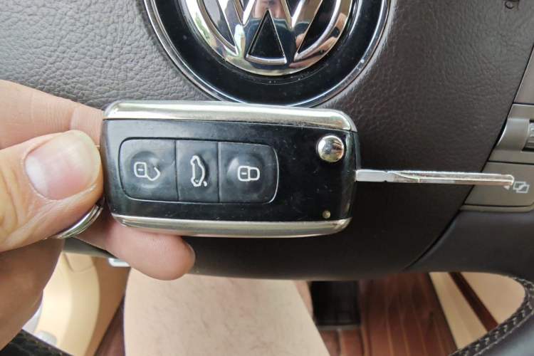 Used Volkswagen Phaeton 2012 3.0L Business Edition Vehicle Key