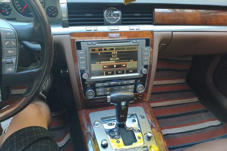 Used Volkswagen Phaeton 2012 3.0L Business Edition Audio And AC Panel