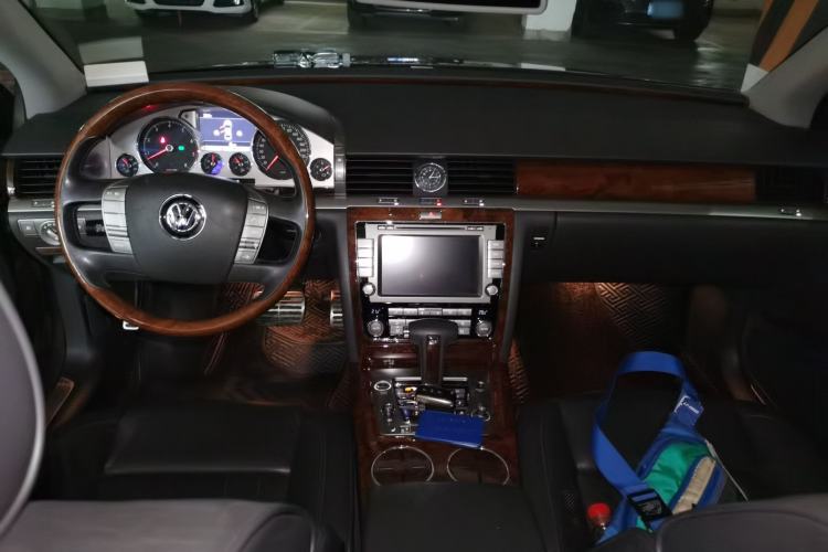 Used Volkswagen Phaeton 2012 3.0TDI Executive Version Center Console