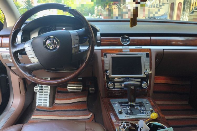 Used Volkswagen Phaeton 2012 3.0L Business Edition Center Console