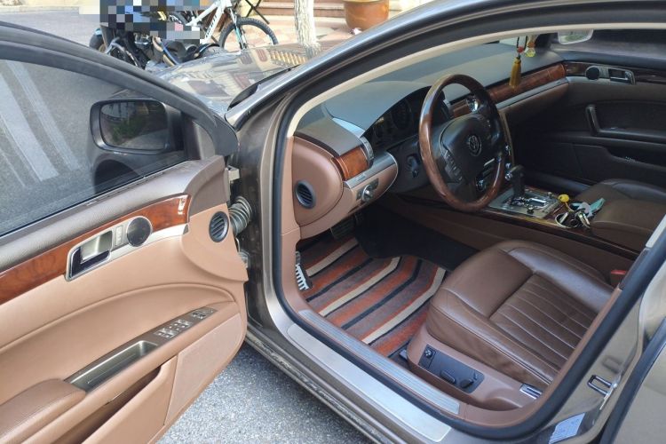 Used Volkswagen Phaeton 2012 3.0L Business Edition Driver Seat