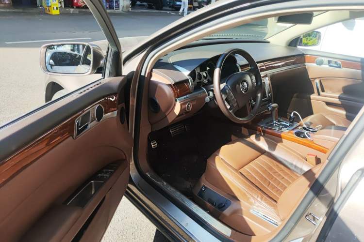 Used Volkswagen Phaeton 2012 3.0L Business Edition Driver Seat