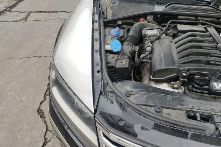 Used Volkswagen Phaeton 2012 3.6L Deluxe Custom Edition Engine Bay Right