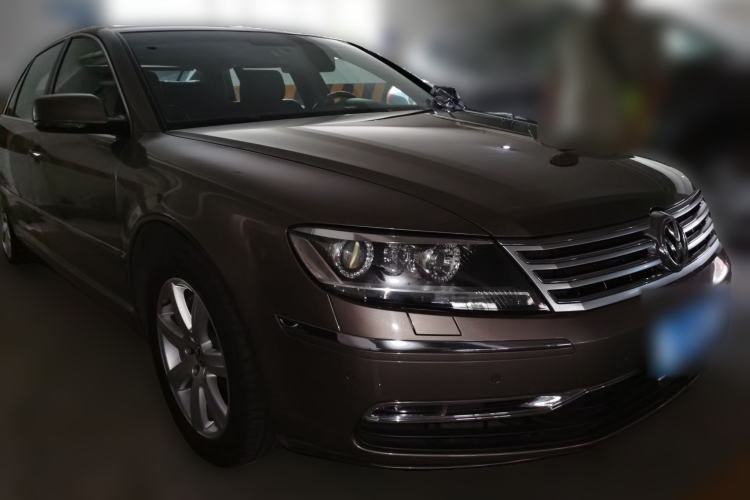 Used Volkswagen Phaeton 2012 3.0TDI Executive Version Front Right 45 Deg