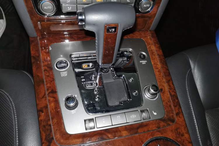 Used Volkswagen Phaeton 2012 3.0TDI Executive Version Gear Lever