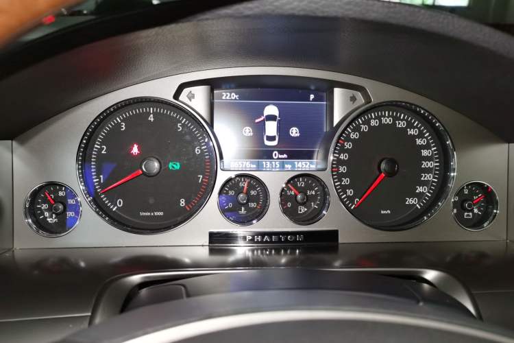 Used Volkswagen Phaeton 2012 3.0TDI Executive Version Instrument Cluster